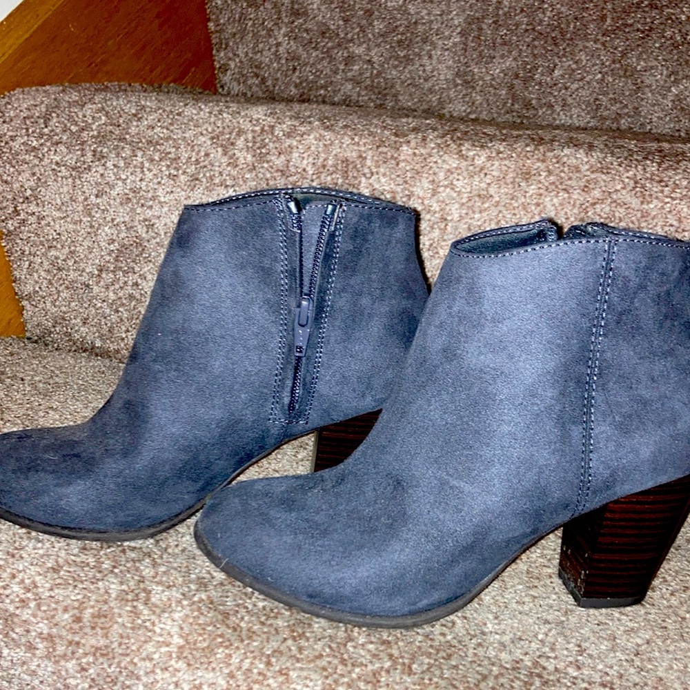 Old Navy Suede Grey Boots